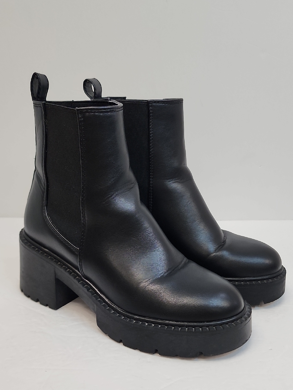 Madden Girl Black Chunky Platform Chelsea Ankle Boots Size 6.5
